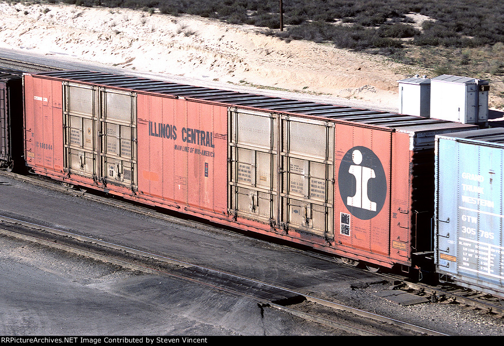 Illinois Central 86 ft auto parts box IC #680044